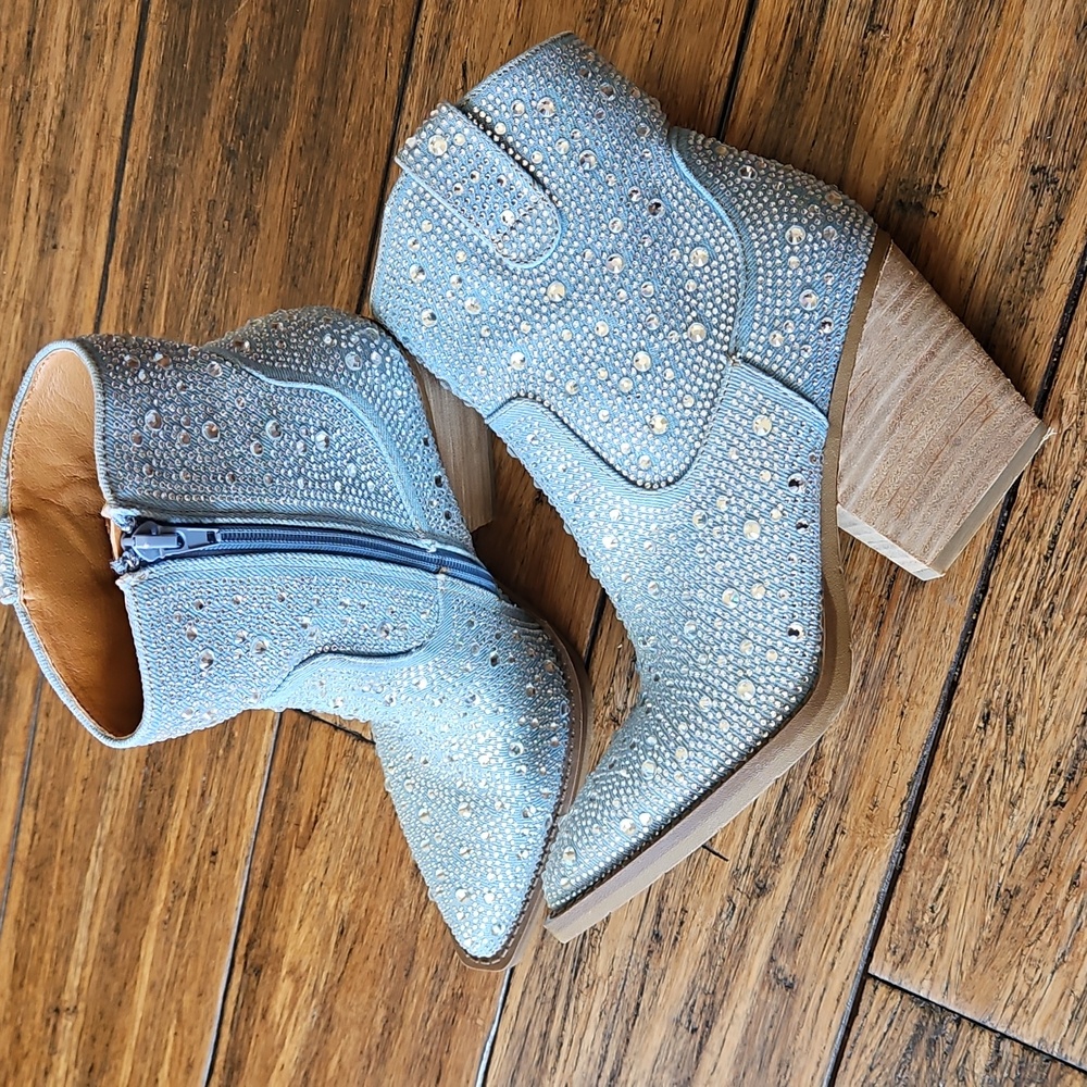 Very G Studded Light Blue Women's Ankle‎ Boots Size 7